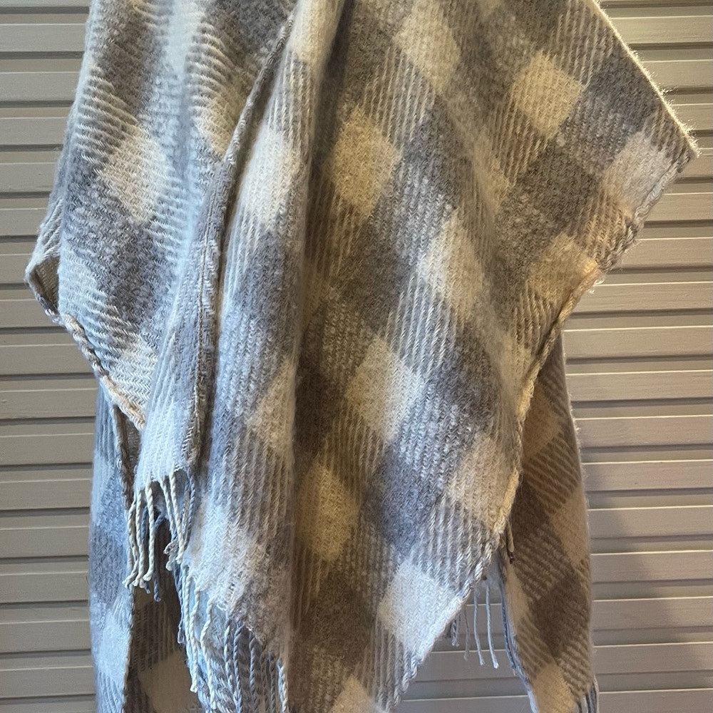 NWT Tan and Gray Lauren Conrad Fringe Knit Cape Poncho One Size - Picture 3 of 12